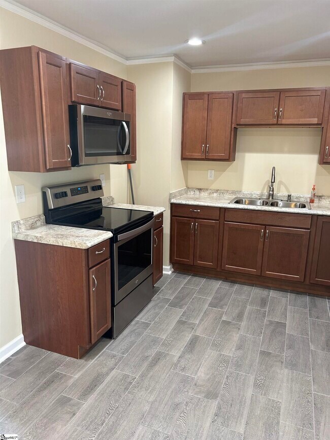 Foto del edificio - 404 Prosperity Ave