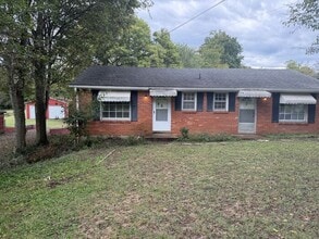 Building Photo - 3857 Saunders Ave