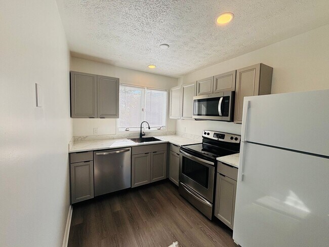 Foto del edificio - 3 Bedroom, 2 Bath Duplex