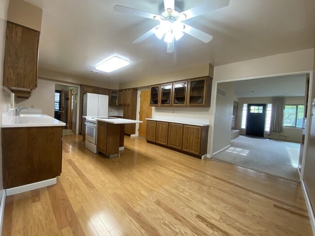 Building Photo - 1828 Beech Dr