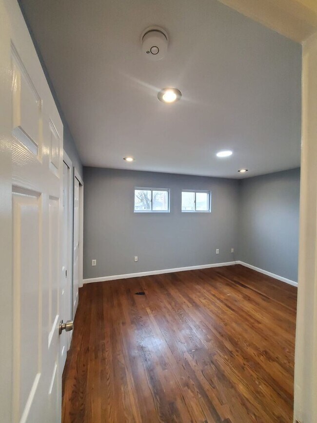 Foto del edificio - 3 bed 1 bath