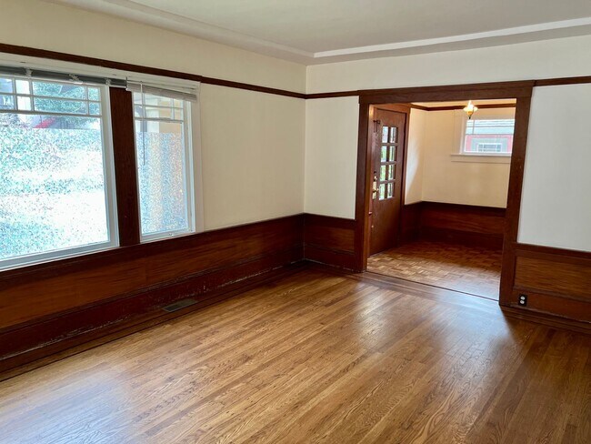 Building Photo - Charming 1910's Piedmont Home