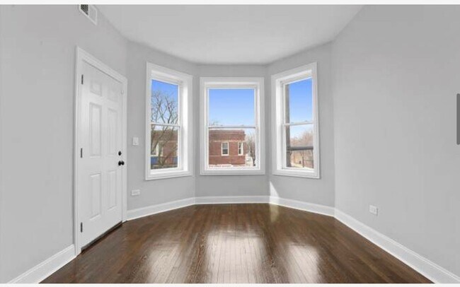 Foto del edificio - 957 N Central Park Ave