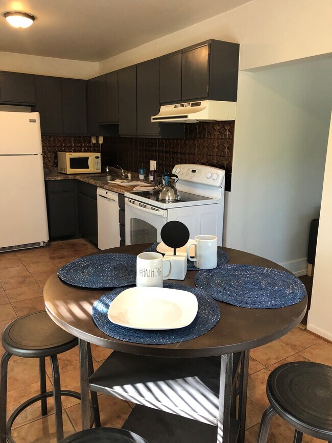 Apartamento 2 Cocina - 1023 Washtenaw- The Flats!