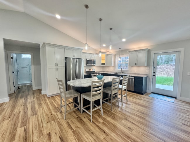 Foto del edificio - 49 Fort Point Cove Rd