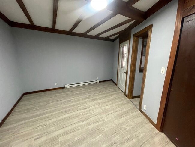 Building Photo - 16 Oriole St