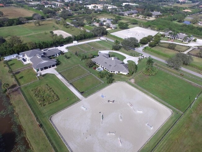 Building Photo - 15450 Estancia Ln