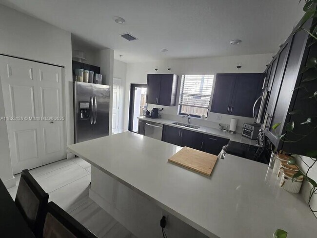 Foto del edificio - 518 SW 19th Wy