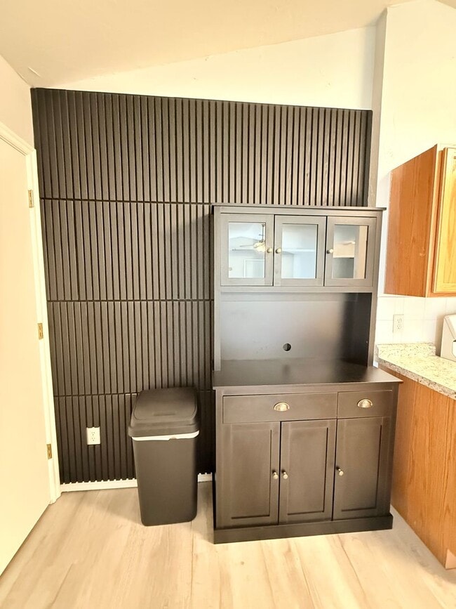 Foto del edificio - 4 Bedroom - 2 bath duplex located near campus and State Highway 9