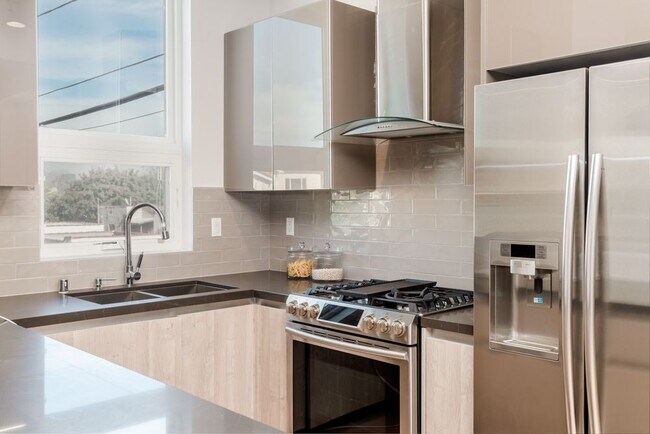 Foto del edificio - 6072 Pickford St