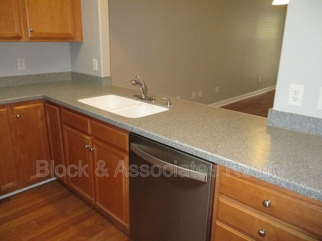 Building Photo - 504 Avery Way Ct