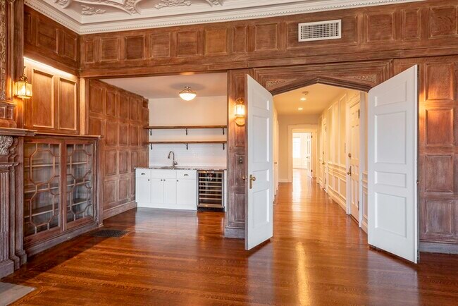 Foto del edificio - 127 Bay State Rd