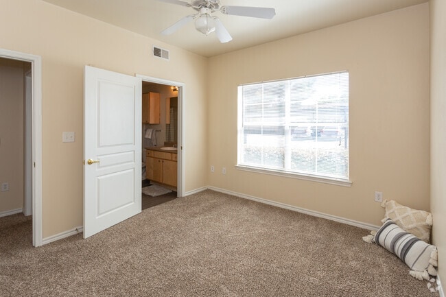 1BR 1BA - 654 SF - Dakota Arms Apartments