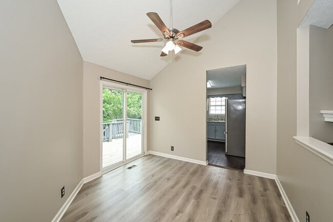 Foto del edificio - 5340 Village Way