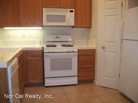 Building Photo - 2 br, 2.5 bath House - 752 City Walk Place #2