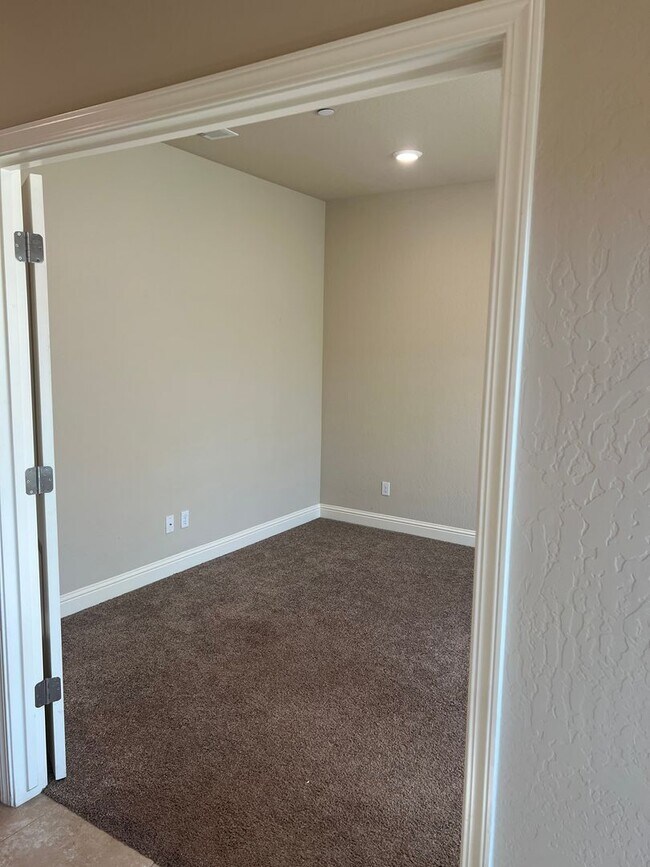 Building Photo - Charming Loma Vista Home