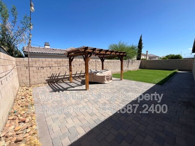 Building Photo - 49126 Pluma Roja Pl