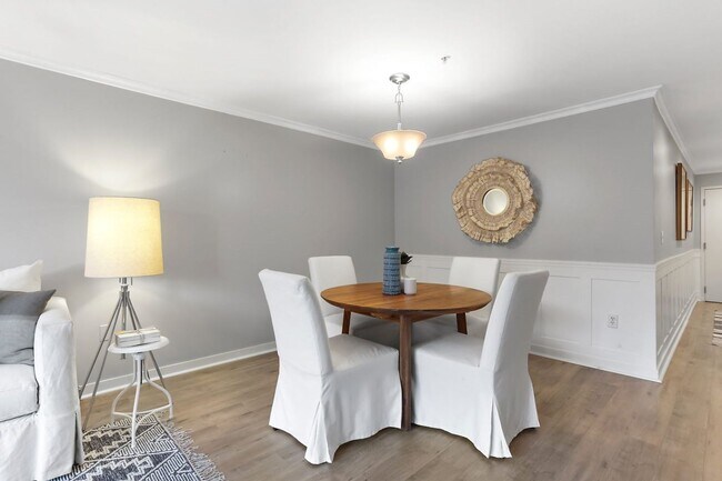 Building Photo - . Beautiful Condo - International District -