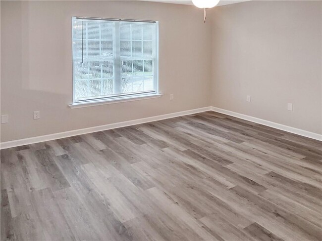 Building Photo - 533 Dove Way