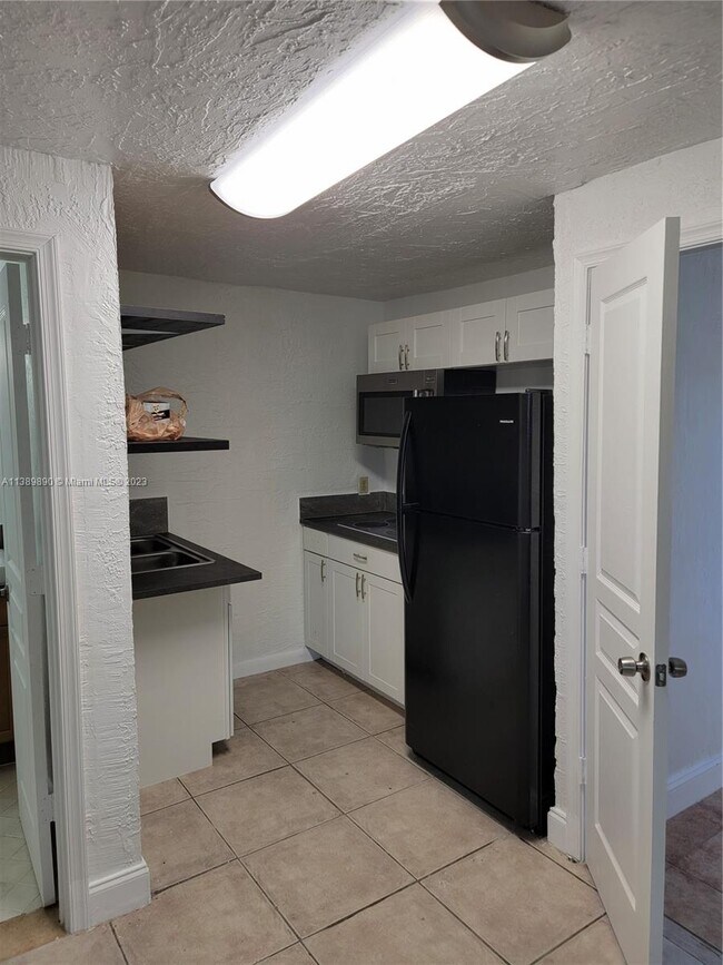 Foto del edificio - 528 NW 23rd Ave