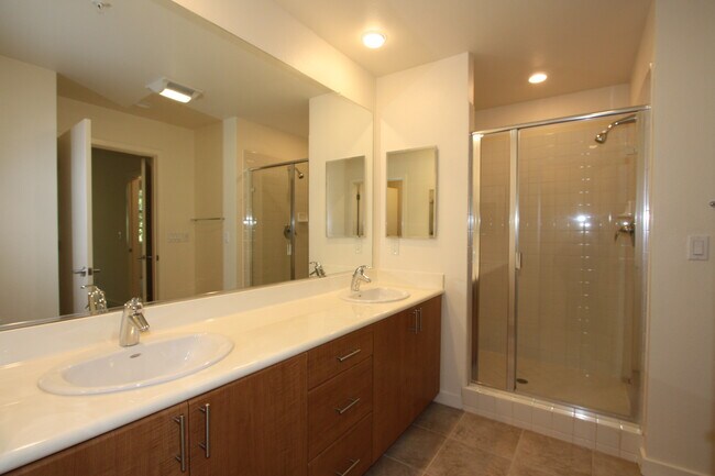 Baño principal 2 lavabos - 3090 Glascock St