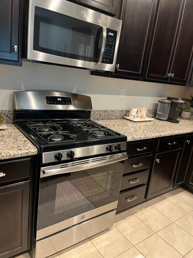 Building Photo - 1432 S Hart Dr