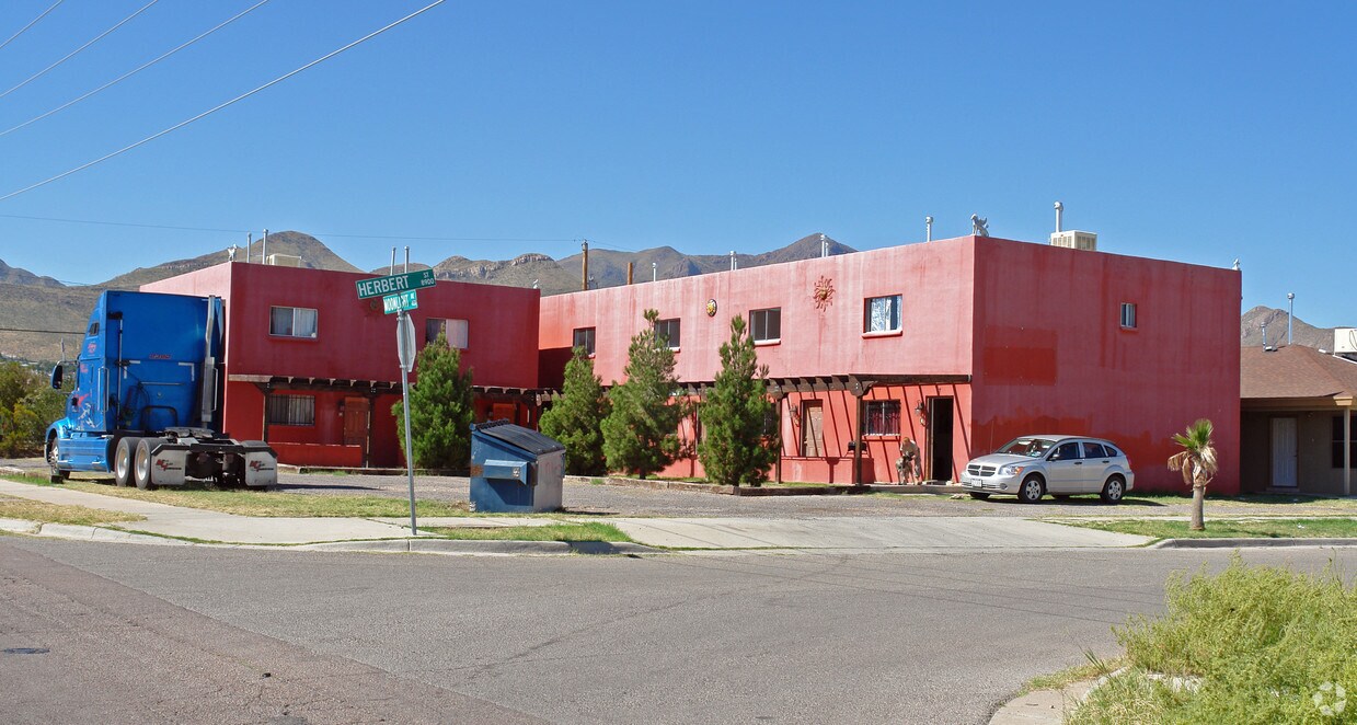 Building Photo - 4703 Moonlight Ave