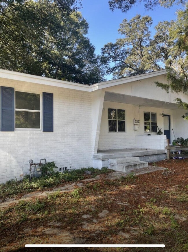 Building Photo - 114 Montrose Dr