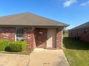Building Photo - 407-409 Middle Rd