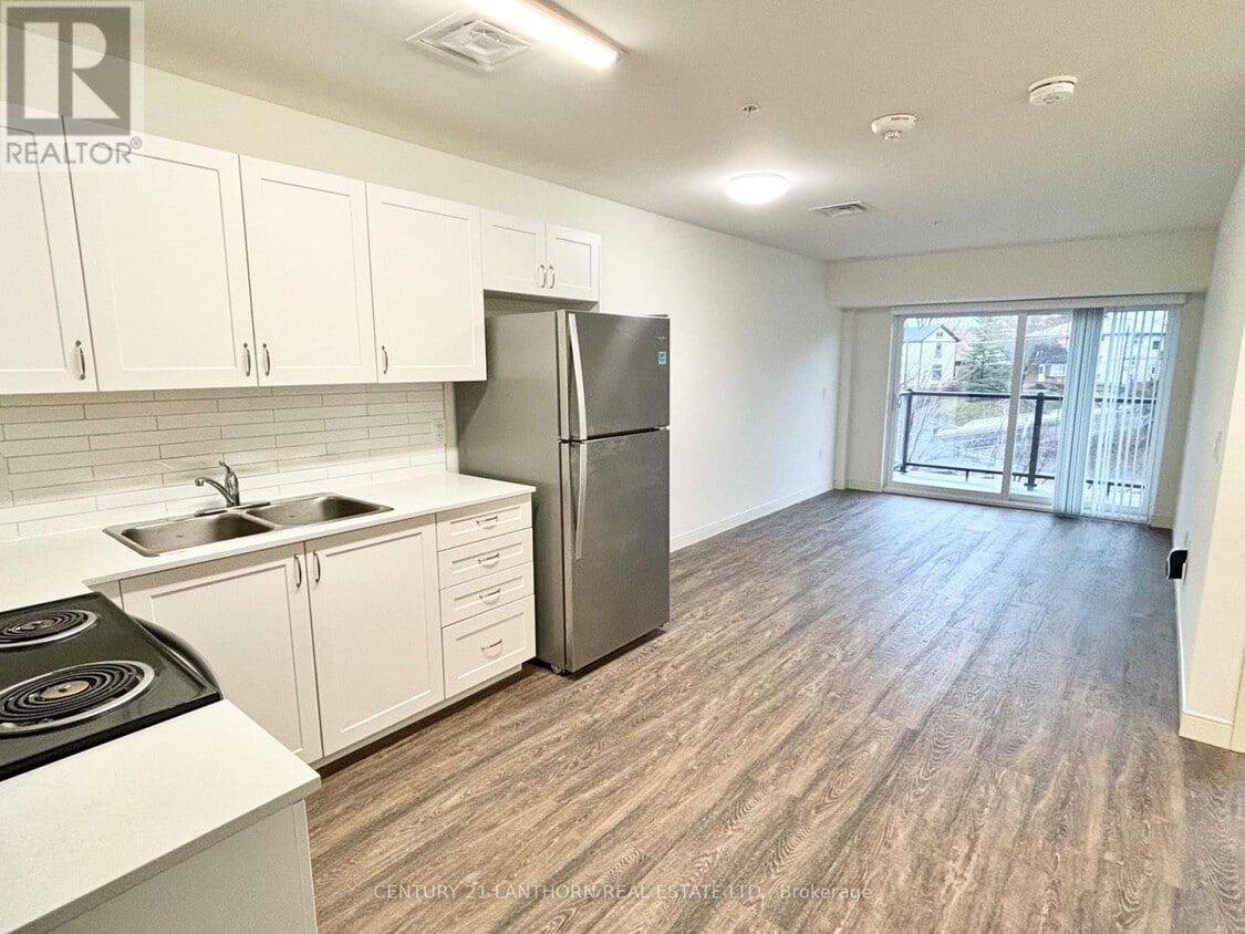 Primary Photo - 135 Station St