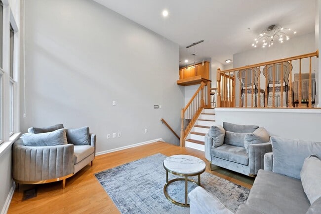 Building Photo - 319 Midland Ct