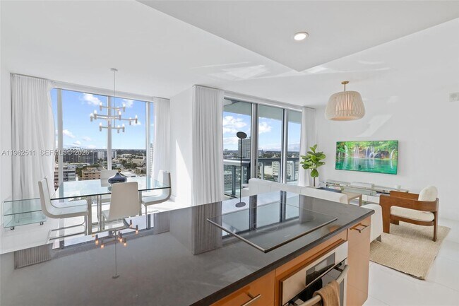 Foto del edificio - 6899 Collins Ave