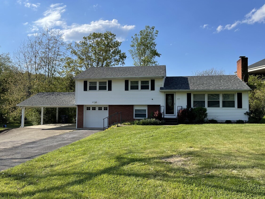 Primary Photo - 201 De Lee Dr