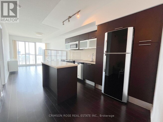 Photo du bâtiment - 386-3386 Yonge St