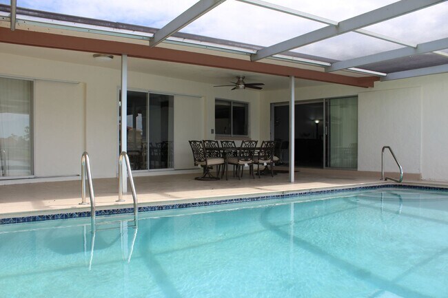 Foto del edificio - 3065 50th Ln SW