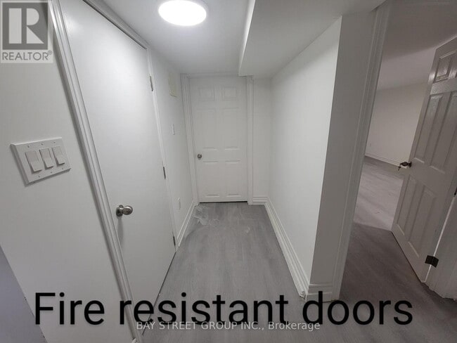 Building Photo - 92 Nelson St W