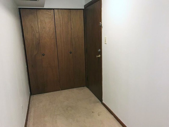 Building Photo - 46 Sherwood Forest