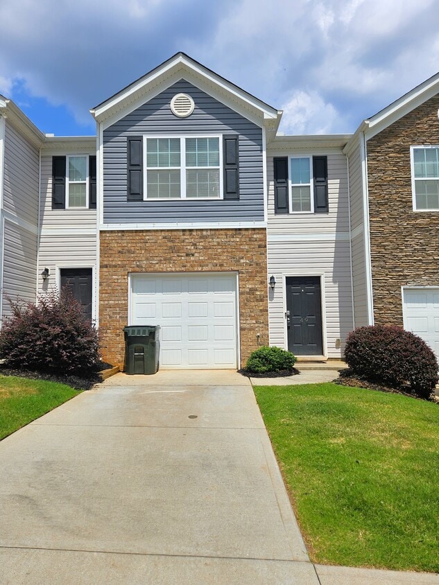 Primary Photo - 49 Moorlyn Ln