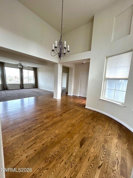 Building Photo - 3084 10 Mile Dr