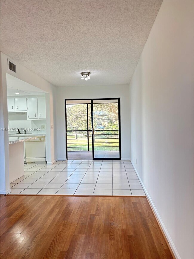 Building Photo - 4171 Oak Terrace Dr