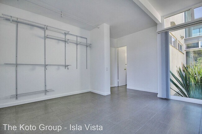 Building Photo - 1 br, 1 bath Room For Rent - 6532 Sabado T...