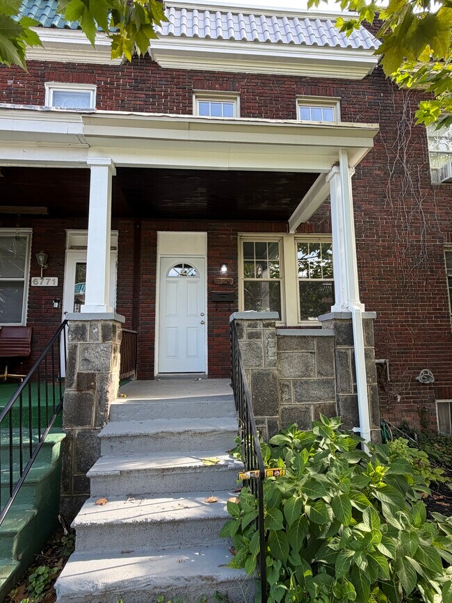Building Photo - 6769 Woodley Rd