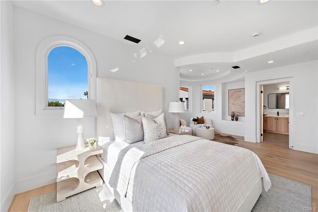 Foto del edificio - 84 Sidney Bay Dr