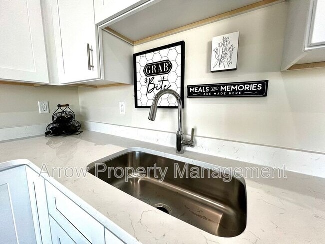 Foto del edificio - 1067 Claude Rd