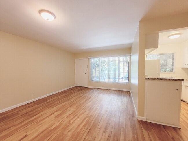 Foto del edificio - 1983 N Vermont Ave