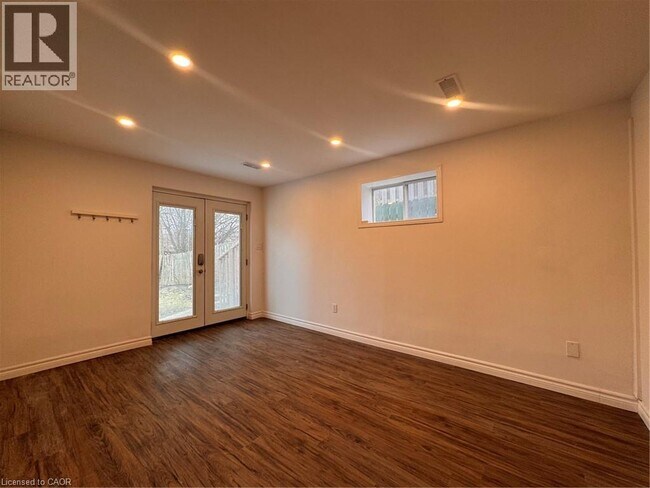 Building Photo - 28 Mulberry Ln