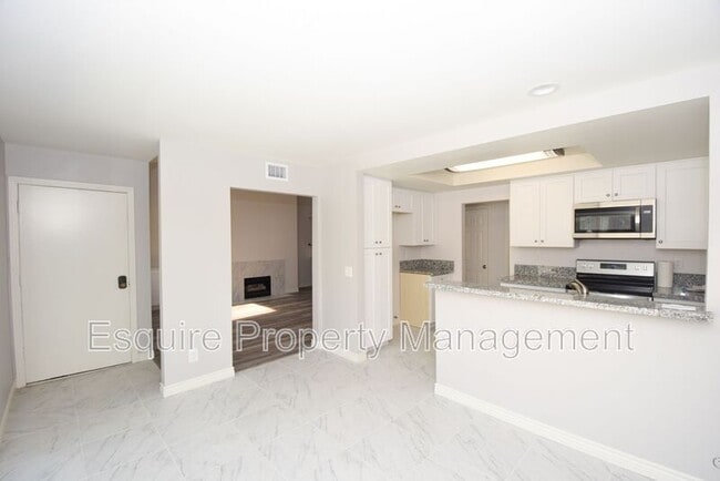 Building Photo - 630 Chapala Dr