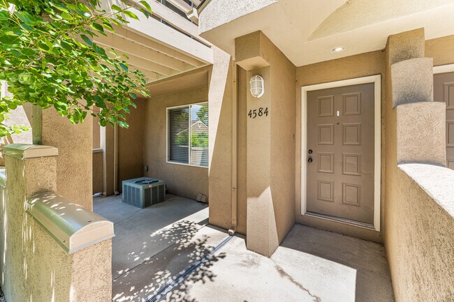 Foto del edificio - 4584 E Kentucky Cir