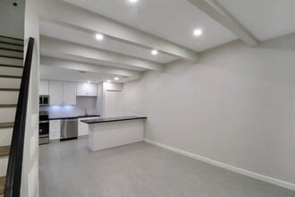 Building Photo - 5929 Queensloch Dr