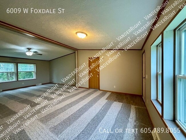 Building Photo - 6009 W Foxdale St